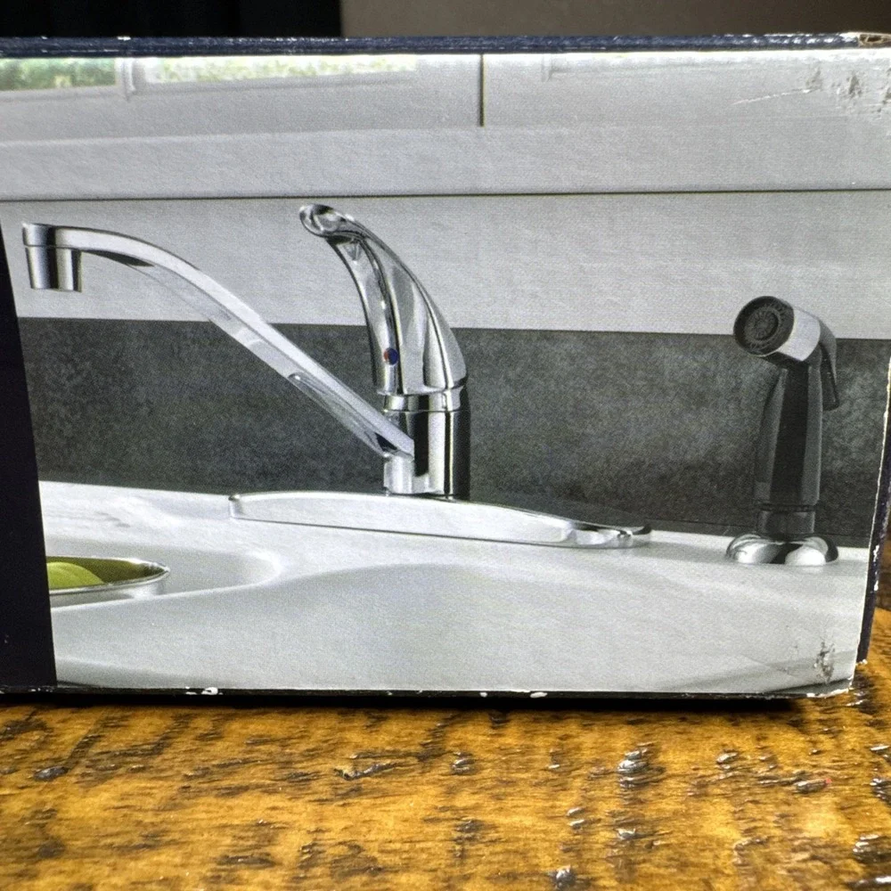 BNIB Peerless P115LF-W Standard Kitchen Faucet Single-Handle Side Sprayer Chrome